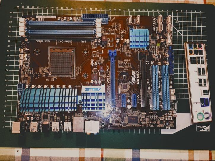 ASUS M5A97, Computers en Software, Moederborden, Gebruikt, AMD, DDR3, Ophalen of Verzenden