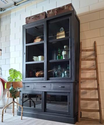 Vintage/Industriële zwarte apothekerskast, Brocante kast beschikbaar voor biedingen