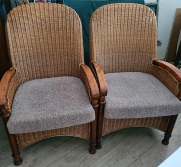 2 Rotan stoelen voor binnen met kussens beschikbaar voor biedingen