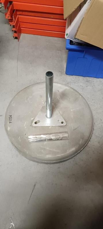 Te Koop: Betonnen Parasolvoet (Extra Zwaar) beschikbaar voor biedingen
