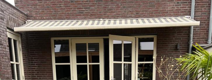 Mooi zonnescherm elektrisch, Tuin en Terras, Zonneschermen, Gebruikt, Knikarmscherm, 150 tot 300 cm, 450 cm of meer, Elektrisch