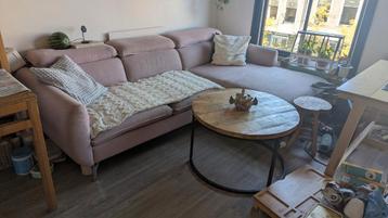 Pink sofa/ couch with reclinable back beschikbaar voor biedingen