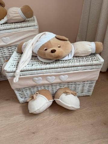 Nanan mand beschikbaar voor biedingen