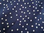 Lap blauwe viscose stof met witte stipjes, Hobby en Vrije tijd, Blauw, 120 cm of meer, 200 cm of meer, Ophalen of Verzenden