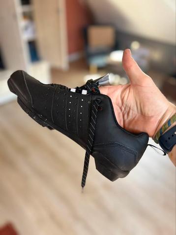 NIEUW Triban Wielrenschoenen Maat 42 beschikbaar voor biedingen