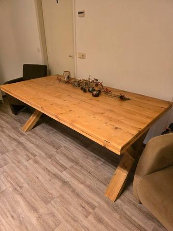 Mooie robuuste houten eetkamer tafel