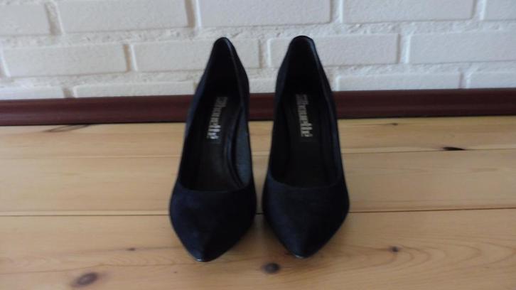zwarte nubuck pump - maat 39, Kleding | Dames, Schoenen, Zo goed als nieuw, Pumps, Zwart, Ophalen