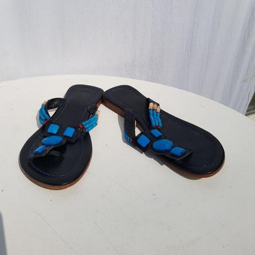 Leuk versierde leren slippers. Mt 38. Merk Cypres, Kleding | Dames, Schoenen, Zo goed als nieuw, Slippers, Ophalen of Verzenden