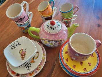 Blond Amsterdam servies (theepot, bordjes, mokken) beschikbaar voor biedingen