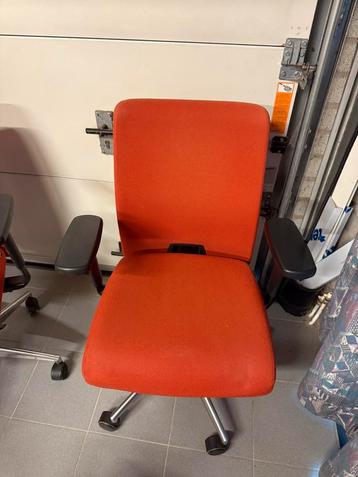 5x bureaustoel waarvan 4x Girsberger beschikbaar voor biedingen