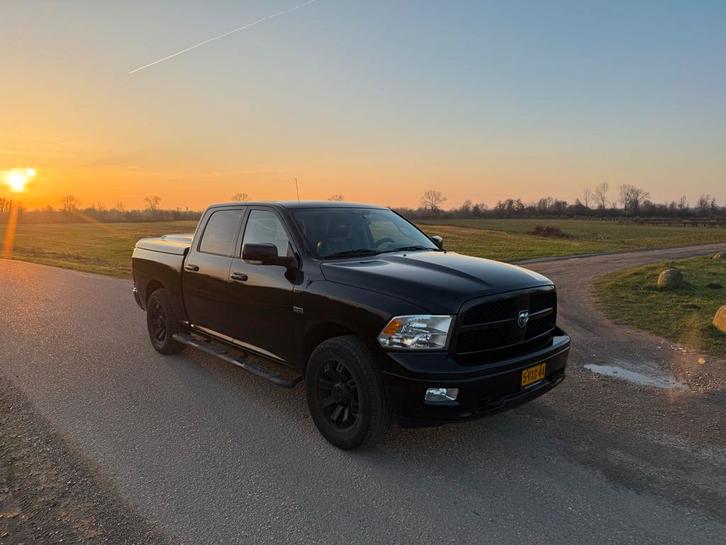 Dodge Ram 1500 Laramie 5.7 V8 HEMI 2012 Crew Cab, Auto's, Dodge, Bedrijf, RAM 1500, 4x4, ABS, Achteruitrijcamera, Airbags, Airconditioning
