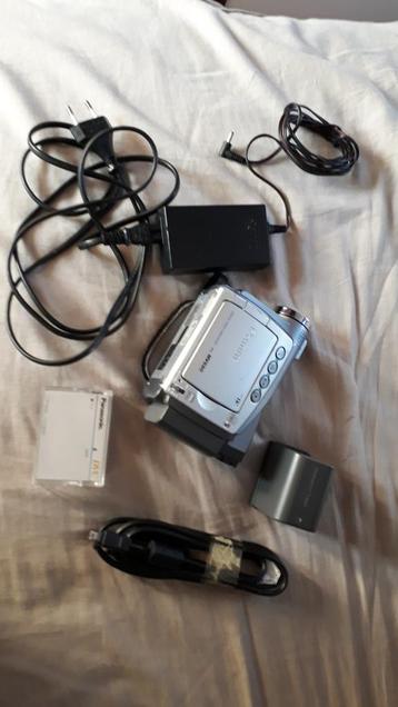 Canon mini dv camera met extra accu en kabels compleet beschikbaar voor biedingen