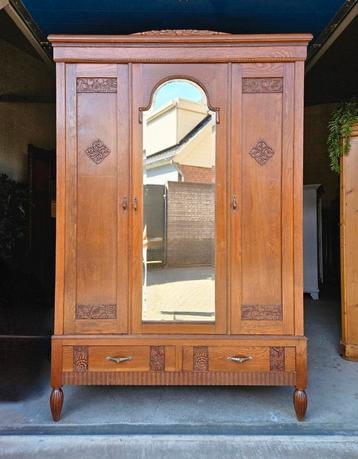 Antieke brocante Art Deco meidenkast vintage linnenkast kast beschikbaar voor biedingen