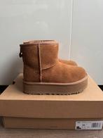 UGG Platform Laarsjes - Maat Onbekend, Kinderen en Baby's, Kinderkleding | Schoenen en Sokken, Ophalen of Verzenden, Zo goed als nieuw