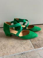 Fel Groene Suède Cypres Pumps met Elastieken Bandjes mt 39,5, Kleding | Dames, Schoenen, Pumps, Cypres, Ophalen of Verzenden, Zo goed als nieuw