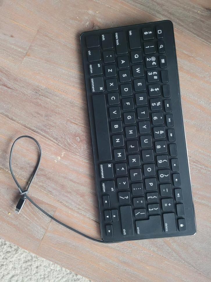 ZAGG Wired Keyboard - Gebruikt, Computers en Software, Toetsenborden, Gebruikt, Qwerty, Bedraad, Ophalen of Verzenden