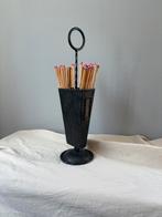 Vintage castiron lucifer houder brutalist style h44cm, Ophalen of Verzenden, Zo goed als nieuw, Luciferdoosjes of -merken