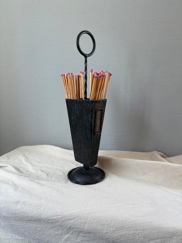 Vintage castiron lucifer houder brutalist style h44cm beschikbaar voor biedingen