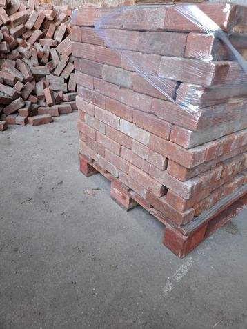 Gebakken dikformaat op pallets, 85m2 beschikbaar voor biedingen
