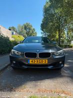 BMW 3-Serie 2.0I 320 135KW Aut8 (f30) 2012 Grijs, Auto's, Achterwielaandrijving, 4 cilinders, Origineel Nederlands, 75 €/maand