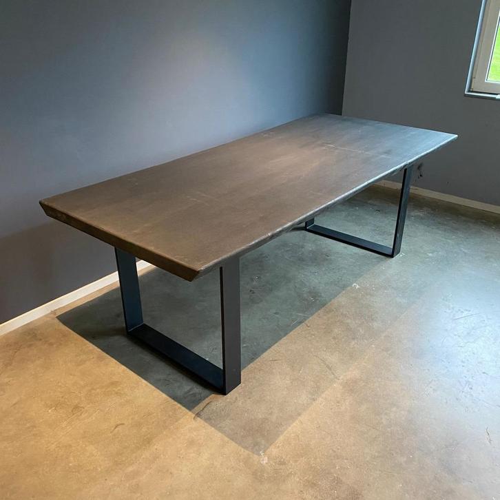 Zwarte Boomstam tafel - U onderstel - 225x100cm € 850,00, Huis en Inrichting, Tafels | Eettafels, Zo goed als nieuw, 100 tot 150 cm