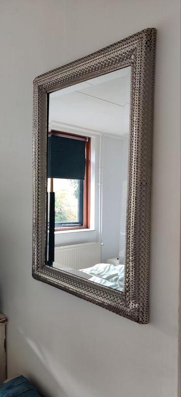 Zilverkleurige Spiegel - 55x83 cm beschikbaar voor biedingen