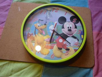 Mooie wandklok Mickey Mouse en Pluto zeer goede staat beschikbaar voor biedingen