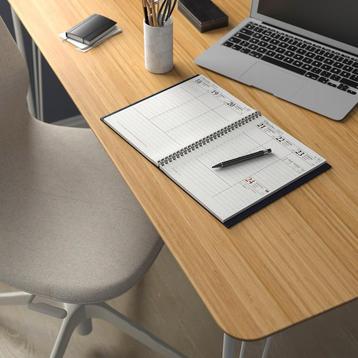 Bureau met bijbehorende kastje