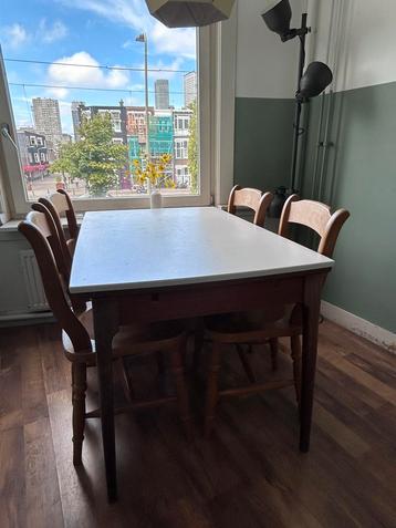 Mooie tafel& stoelen!Za 9 aug.och of Zo.einde middag/avond beschikbaar voor biedingen