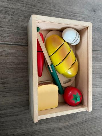 Houten speelgoed ( eten) beschikbaar voor biedingen