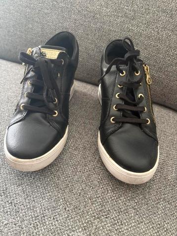 Guess dames sneakers maat 42 beschikbaar voor biedingen