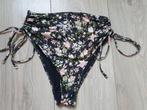 Zwart gebloemd bikinibroekje maat 34, Kleding | Dames, Gedragen, H&M, Ophalen of Verzenden, Zwart