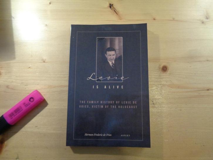 Herman Frederic de Vries - Levie is alive, Boeken, Oorlog en Militair, Zo goed als nieuw, Algemeen, Tweede Wereldoorlog, Ophalen