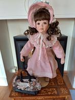 Antieke Porceleinen Pop met Accessoires, Verzamelen, Poppen, Ophalen of Verzenden, Gebruikt, Pop