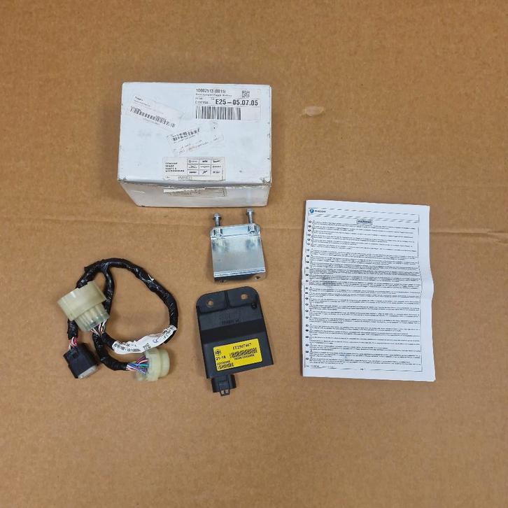 Vespa Multimedia Platform (606409M), Fietsen en Brommers, Brommers | Tuning en Styling, Nieuw, Ophalen of Verzenden