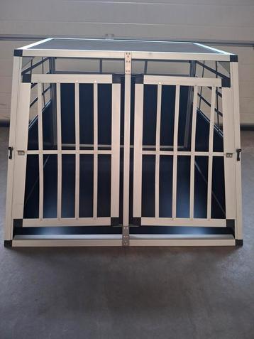 Honden(auto)bench voor middelgrote hondenrassen. beschikbaar voor biedingen
