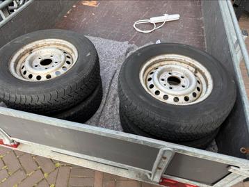 Hapert Velgen met Banden beschikbaar voor biedingen
