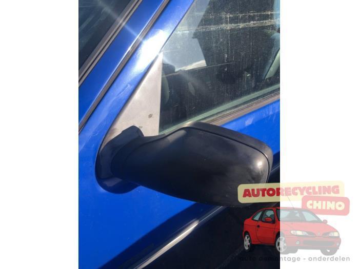 Buitenspiegel links van een Peugeot 106, Auto-onderdelen, Spiegels, Peugeot, Gebruikt, 3 maanden garantie, Ophalen