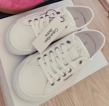 Calvin Klein sneakers wit maat 40 – zgan beschikbaar voor biedingen