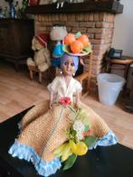 Vintage Pop met Fruit op Hoofd, Verzamelen, Poppen, Ophalen of Verzenden, Gebruikt, Pop