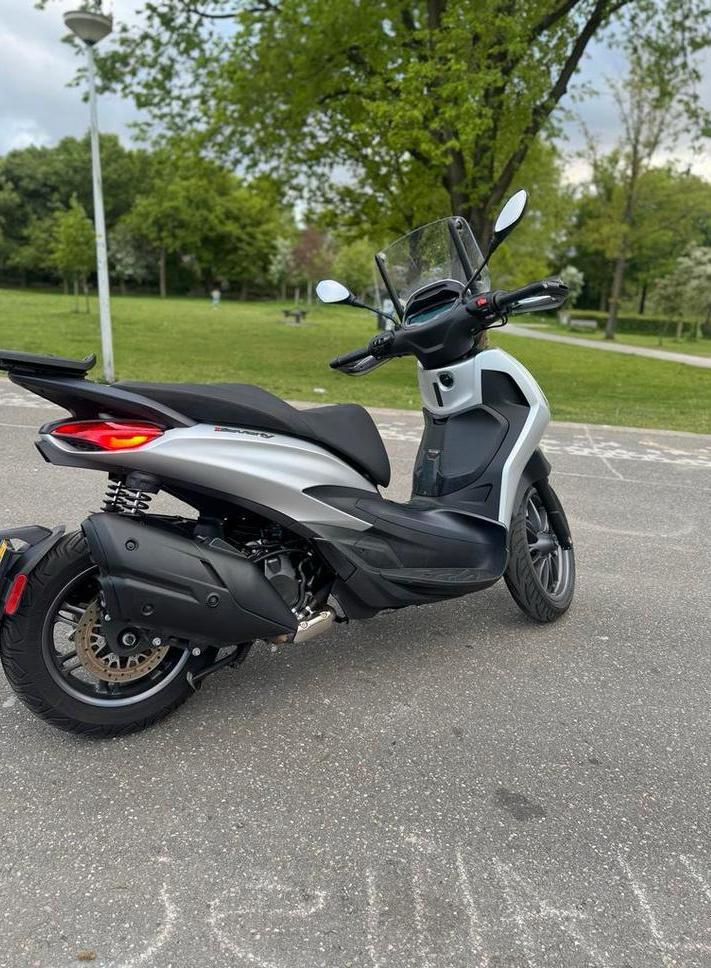 Piaggio beverly 400, Fietsen en Brommers, Scooters | Piaggio, Zo goed als nieuw, Overige modellen, Benzine, Ophalen