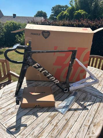 Factor Ostro VAM 2.0 Frameset maat 54 Nieuw in Doos beschikbaar voor biedingen