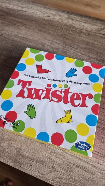 HASBRO Twister  beschikbaar voor biedingen