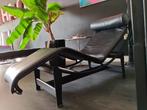 Cassina lc4 black base & frame  Leer, Eenpersoons, Cassina Corbusier Buahaus Design, Minder dan 75 cm, 150 tot 200 cm