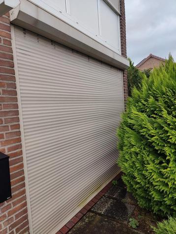 6x Rolluiken, 2x elektrisch beschikbaar voor biedingen