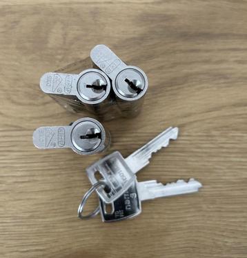 Nemef 3 Deurcilinder Met sleutels SKG *** beschikbaar voor biedingen