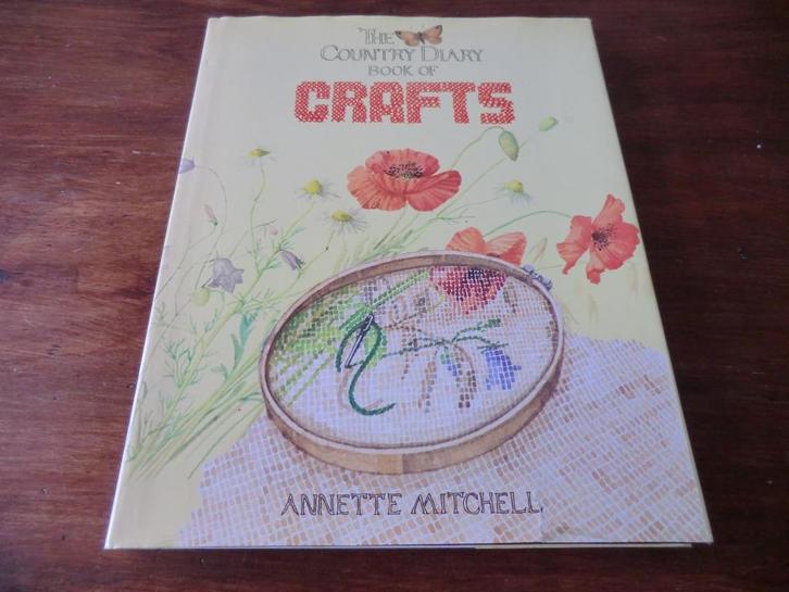 boek - The Country Diary book of Crafts / Edith Holden, Boeken, Hobby en Vrije tijd, Gelezen, Borduren en Naaien, Ophalen of Verzenden