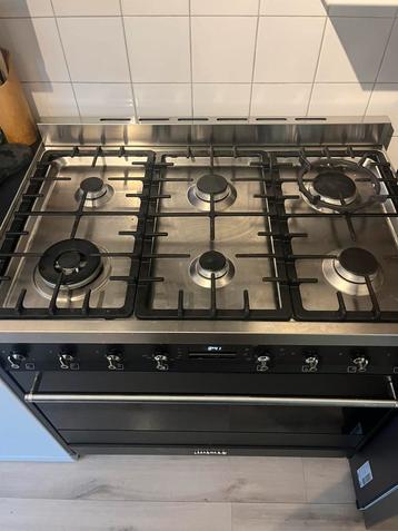 Hele nette oven met 6 pits van het merk SMEG beschikbaar voor biedingen