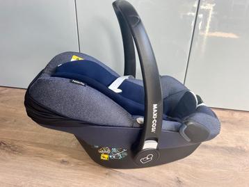 Maxi-Cosi Pebble Plus autostoeltje en FamilyFix One i-Size beschikbaar voor biedingen