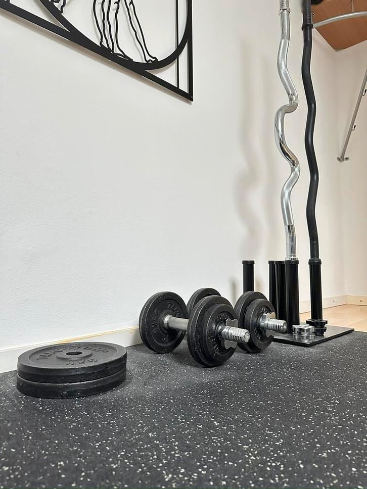 Halterset dumbbells en curlstangen 30-31MM, Sport en Fitness, Fitnessmaterialen, Zo goed als nieuw, Halterset, Armen, Ophalen